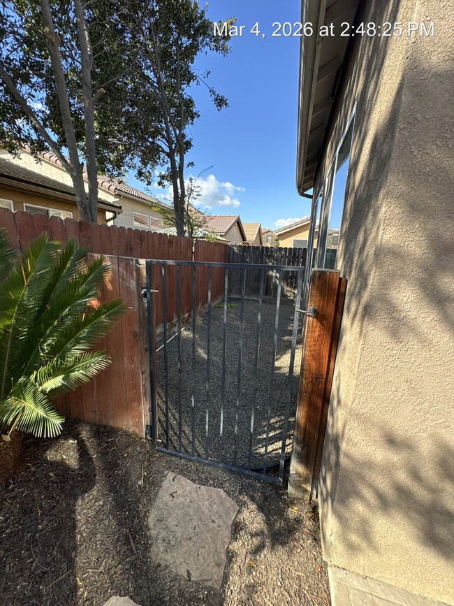Building Photo - Gorgeous NW Visalia home located in Avalon gated community!  Available Now !!