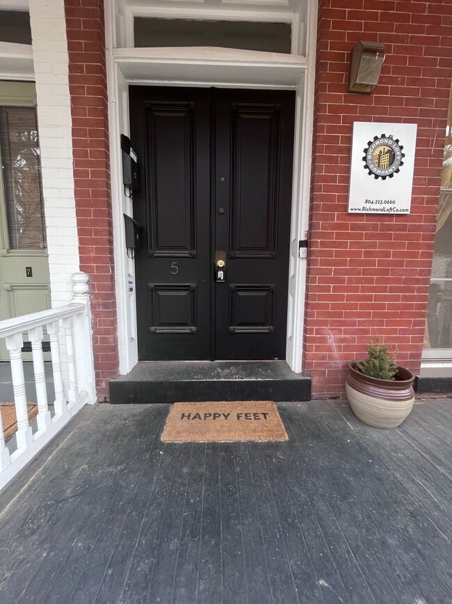 Building Photo - 5 N Harvie St