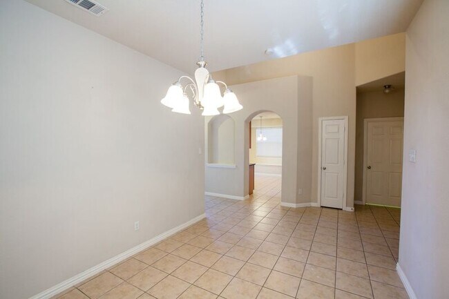 Building Photo - 2805 Gooseberry Dr