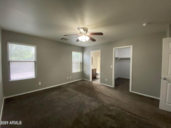 Building Photo - 1117 E Arabian Dr