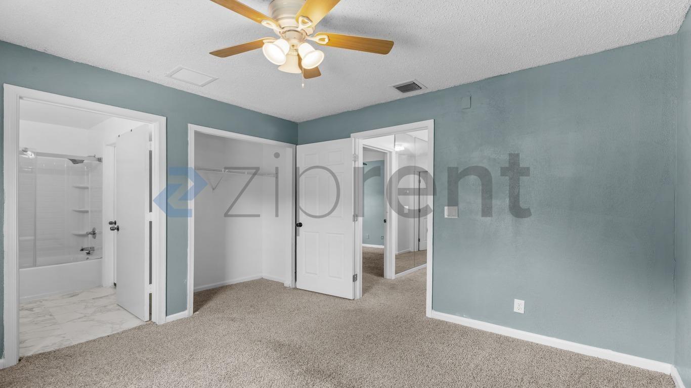 Building Photo - Unit
