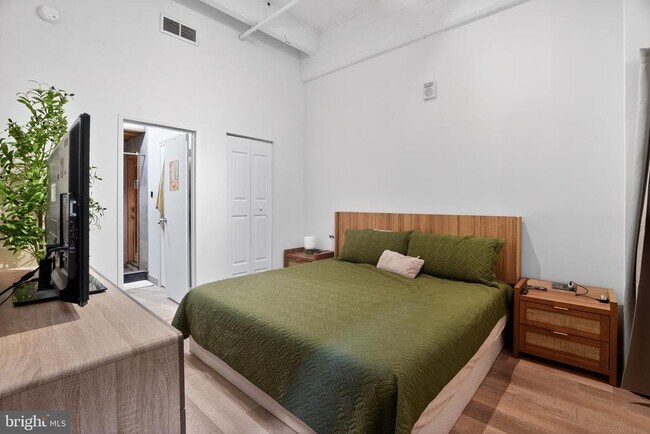 Building Photo - 1238 Callowhill St