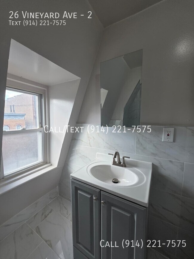 Building Photo - 26 Vineyard Ave