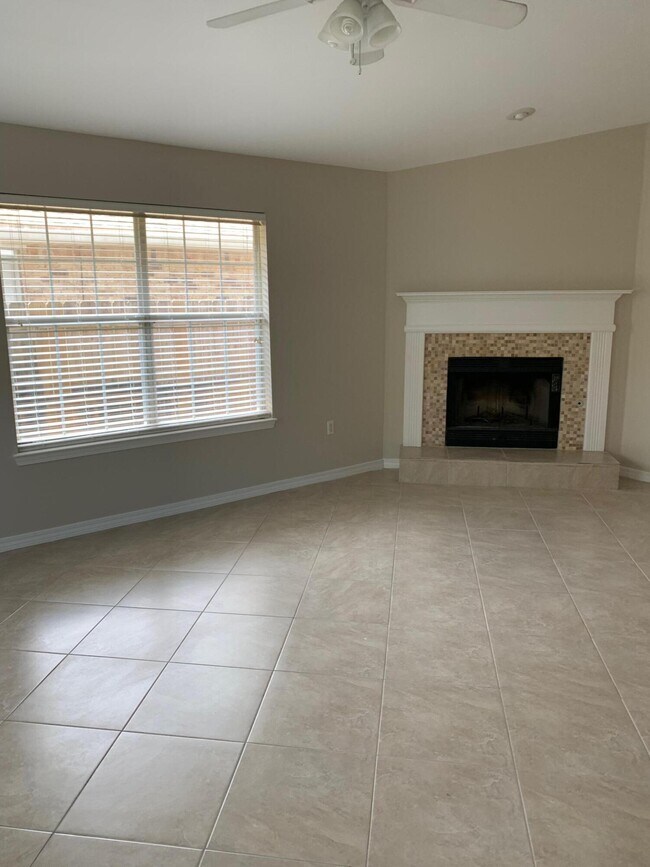 Building Photo - 4650 Windstarr Dr