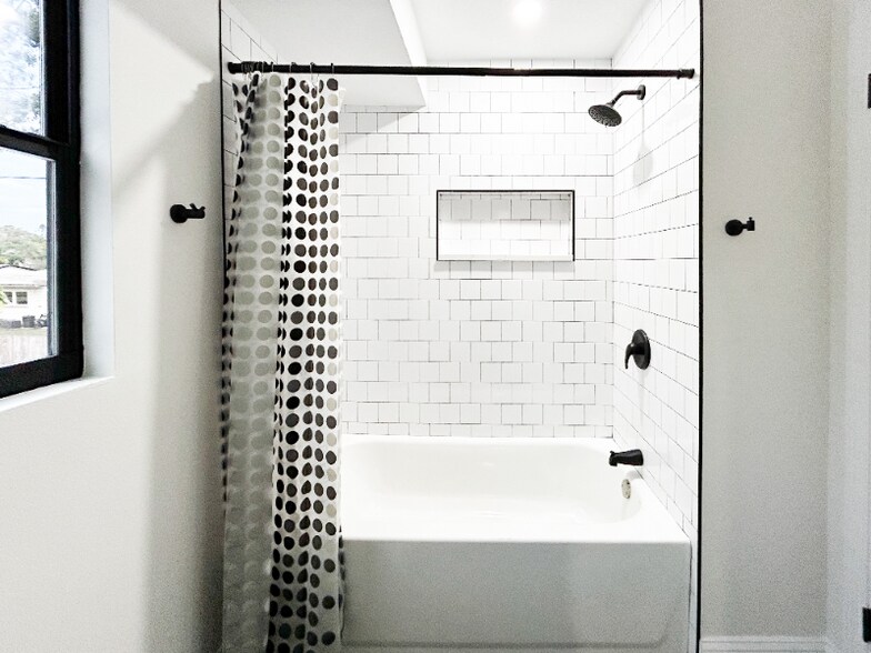 Building Photo - 417 66th Ave S