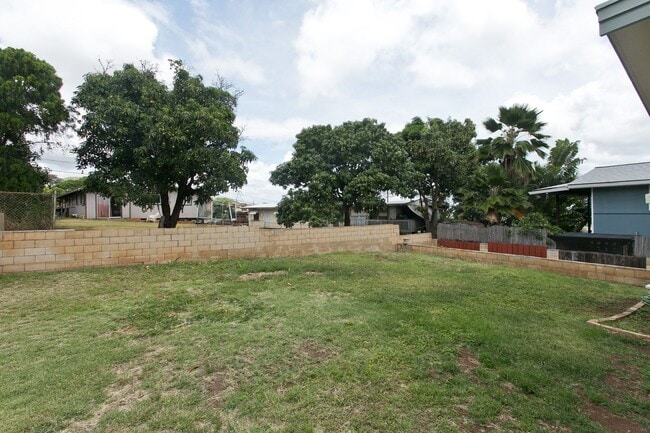 Building Photo - Lower Makakilo - Stunning Fully Remodeled ...