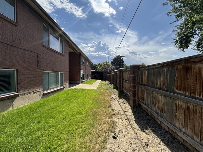 Building Photo - 4768 S Bonair St