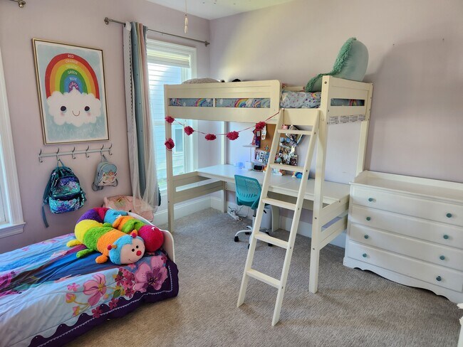 Building Photo - 5855 Vlg Rdg Wy