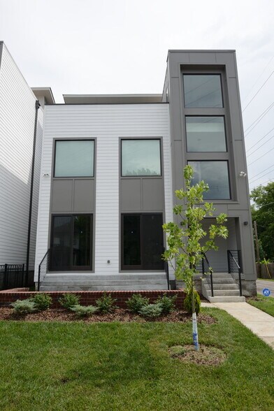 FABULOUS new construction brand new contemporary single-family house, built in 2018 - 1207 Tremont Ave