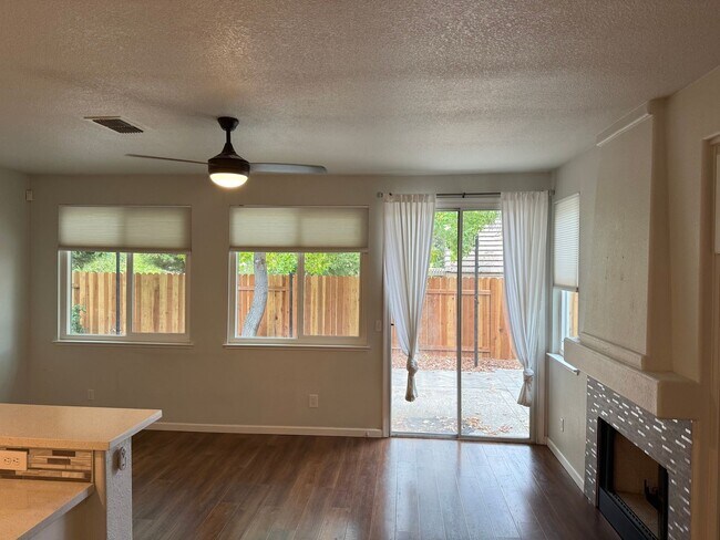 Building Photo - 108 Robinson Ct