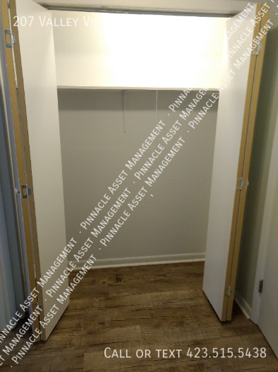 Building Photo - 207 Valley View Ave