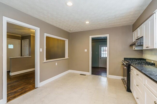 Building Photo - Charming 3 bedroom 2 bath home in Southland neighborhood!