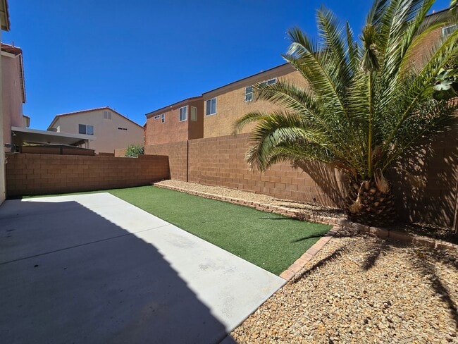 Building Photo - A Stunning 4 Bedroom Home in South West La...