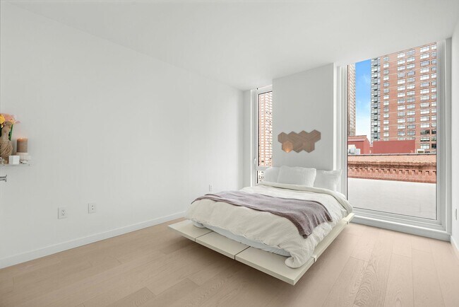 Building Photo - 144 1st St