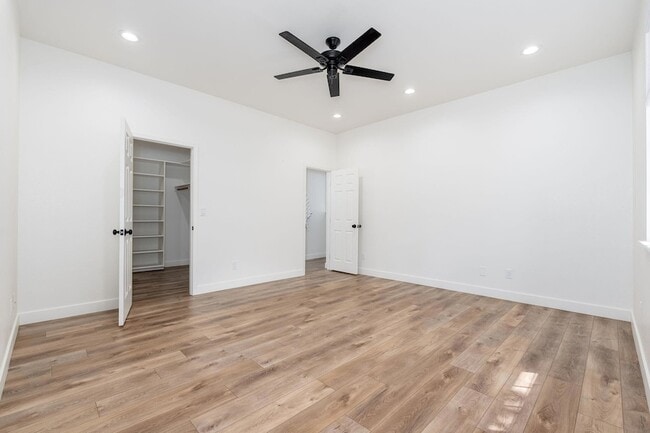 Building Photo - 908 S Manzanita Dr