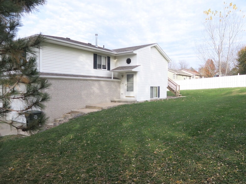 Building Photo - 505 Michael Dr