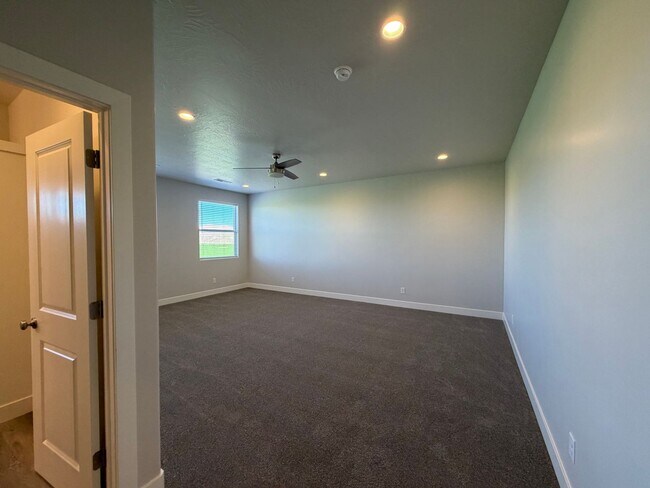 Building Photo - BRAND NEW TOWNHOME FOR RENT!