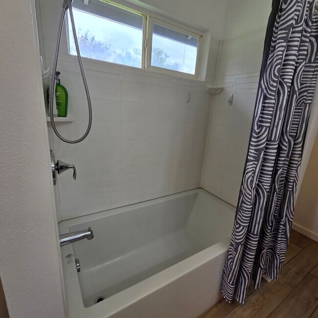 Building Photo - Turned key full furnished 3 bedroom in North Kihei