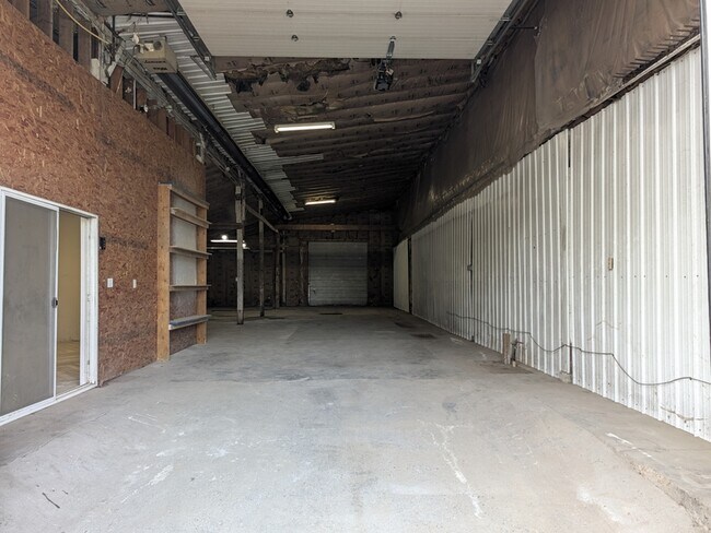 Building Photo - 316 6th Ave E