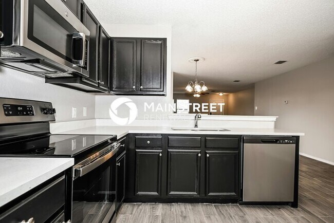 Building Photo - 3 Bedroom Pet-Friendly Home in Grand Prairie, TX with Main Street Renewal