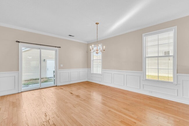 Building Photo - 16 Bushwood Dr