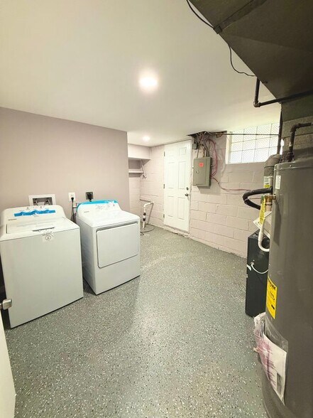 Building Photo - 607 Lucia Ave