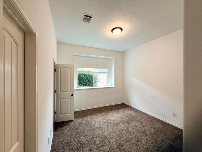 Building Photo - 160 Stevenson Dr