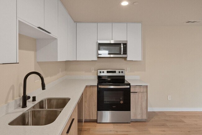 Building Photo - 3019 8th Ave