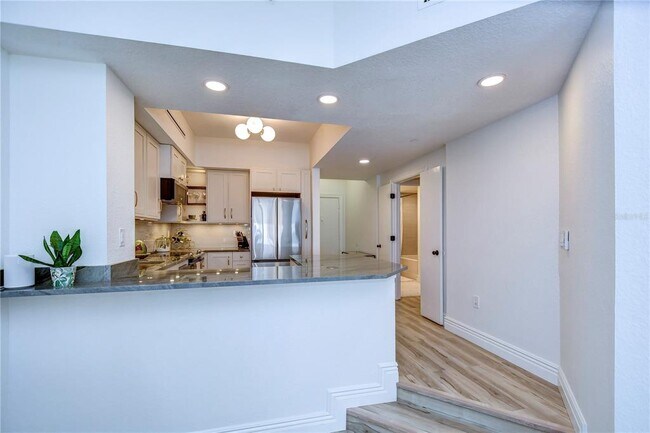 Building Photo - 2410 W Azeele St