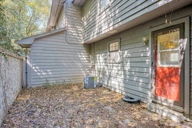 Building Photo - 3128 Village West Drive