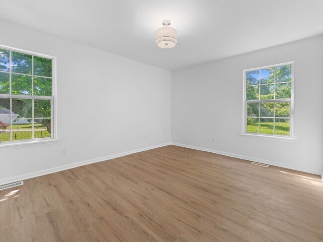 Building Photo - Fully Renovated 3-Bedroom Home with Designer Kitchen, Large Deck & Central Air in Pennsauken