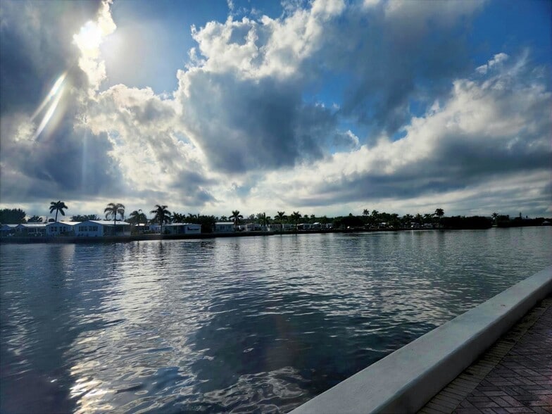 Building Photo - 2008 S Federal Hwy