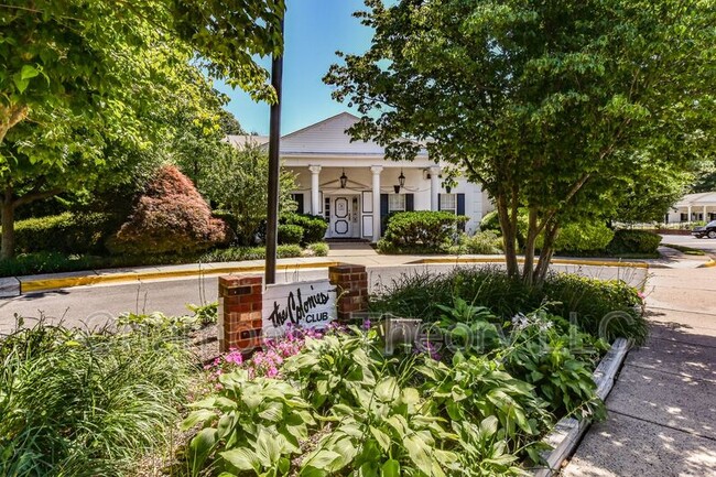 Building Photo - 7621 Tremayne Pl