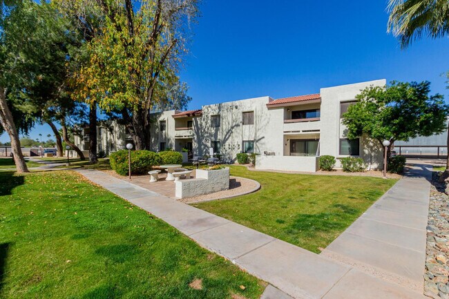 Building Photo - 10444 N 69th St