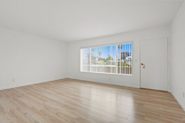 Interior Photo - 519 Idaho Ave