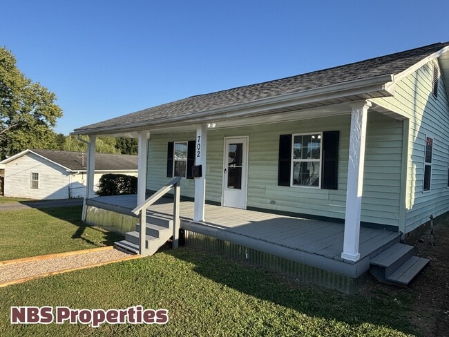 Building Photo - 702 Bon St