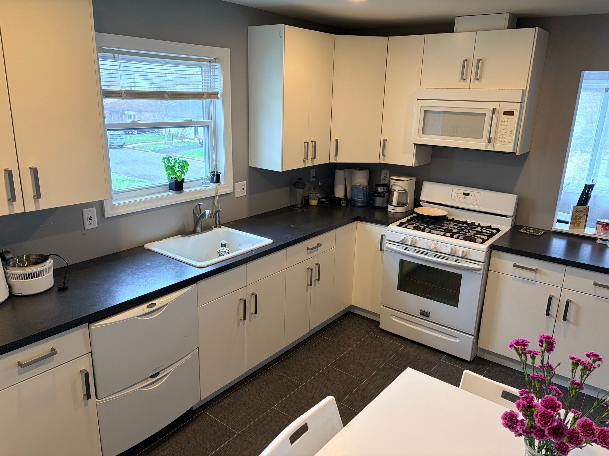 Building Photo - 124 S 15th Ave