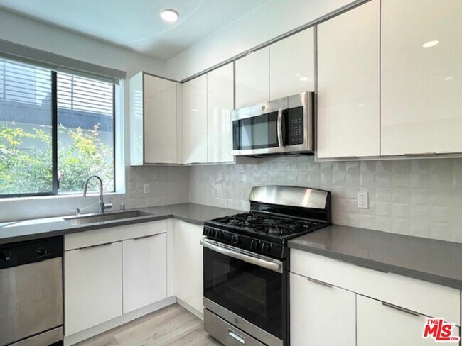 Building Photo - 14612 Calvert St
