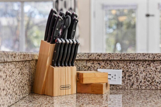 Building Photo - 414 28th Ave N