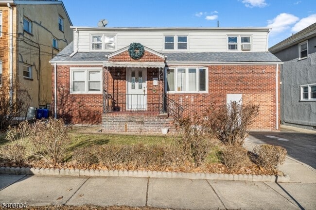 Building Photo - 46 King St