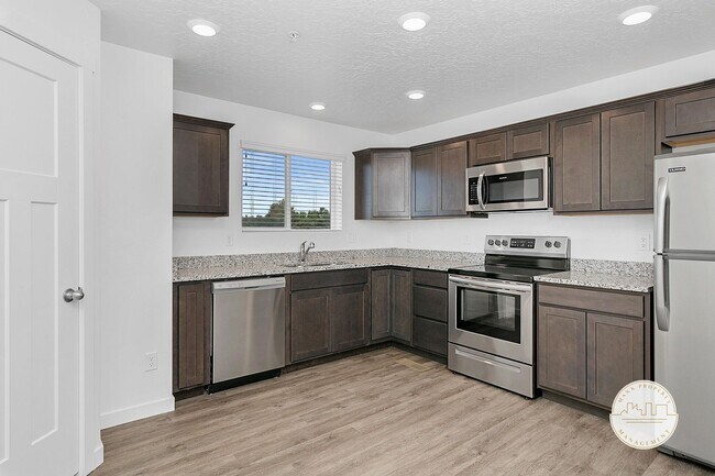 Building Photo - Gorgeous Townhomes in Entrata Farms of Meridian. Luxurious Amenities!