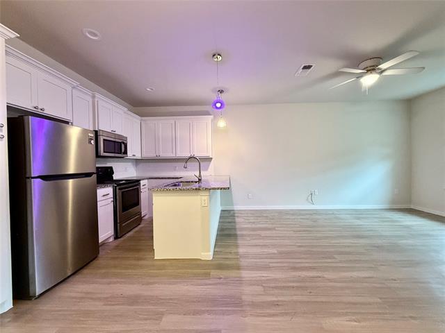 Building Photo - 2301 N Hickory St