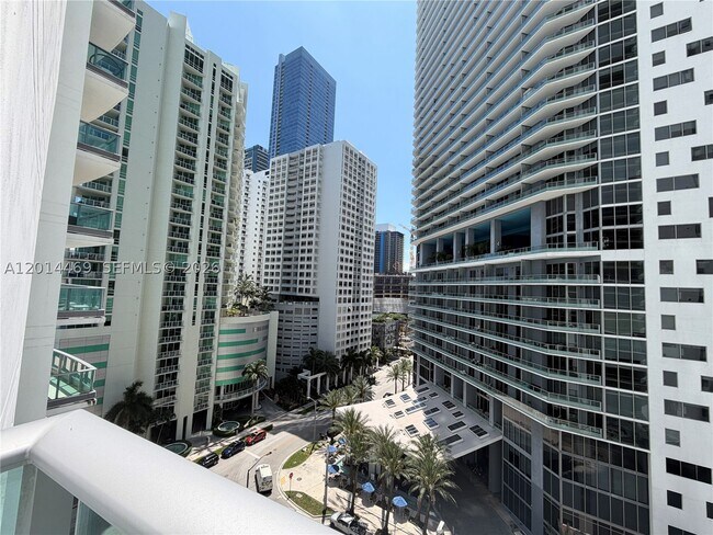 Building Photo - 1331 Brickell Bay Dr
