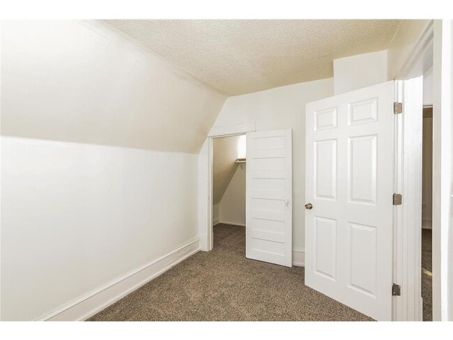 Building Photo - 250 N Irving Ave