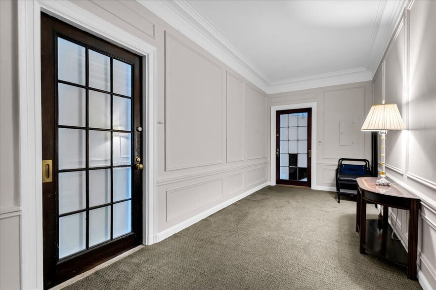 Building Photo - 2900 E Jefferson Ave