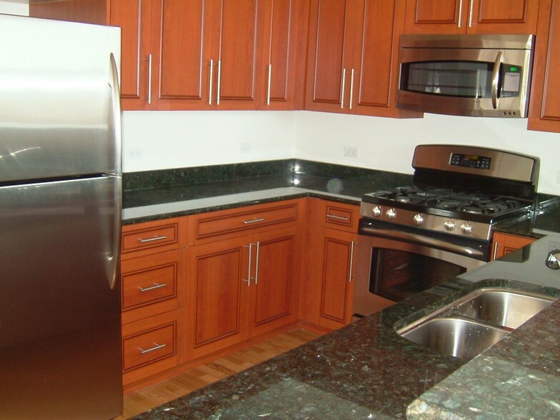 Primary Photo - 3140 N Sheffield Ave
