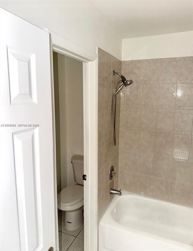 Building Photo - 1120 N Franklin Ave