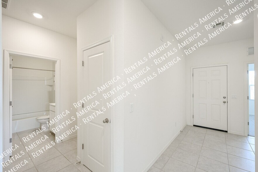 Building Photo - 6321 W Latona Rd