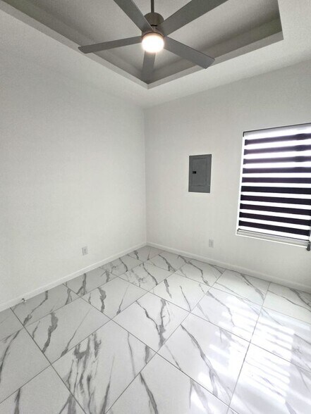 Building Photo - 3201 Magdalena St