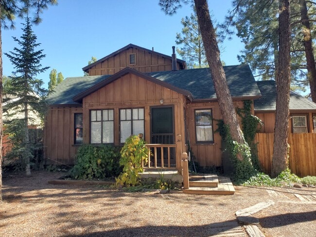 Building Photo - 1616 N Sunset Dr